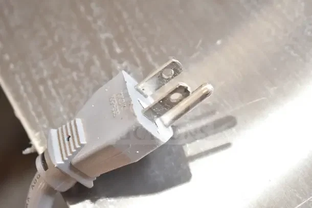 Norlake SMP36-15 commercial prep table plug shown, indicating 115 volts, 1 phase electrical requirement.