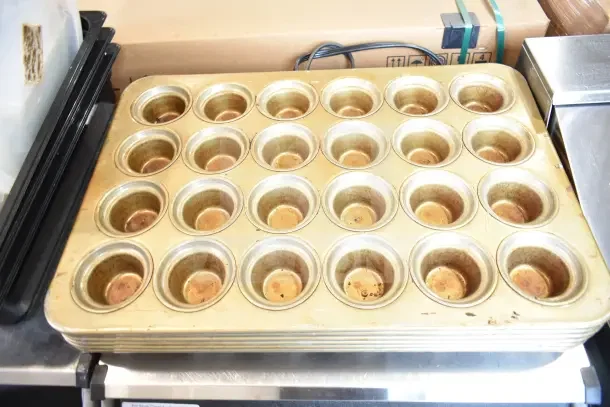 Large muffin baking pan with 24 cups, slight wear, part of a lot of 40 various items for auction.