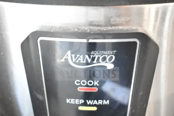 Avantco 177RCSB40 countertop rice cooker, 40 cup capacity, sealed lid, "Cook" and "Keep Warm" indicators, 120V, 1 Phase.