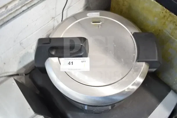 Avantco 177RCSB40 countertop 40 cup rice cooker, sealed lid, stainless steel, 120V, auction tag visible.
