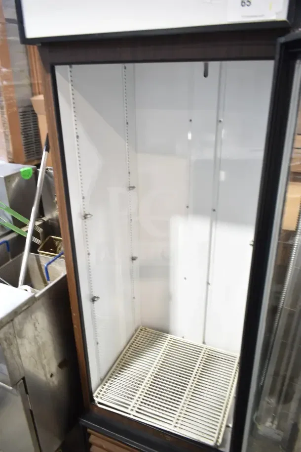 True GDM-19 commercial single door cooler, 115 volts, 1 phase. Clean interior, adjustable shelves, minor exterior wear.