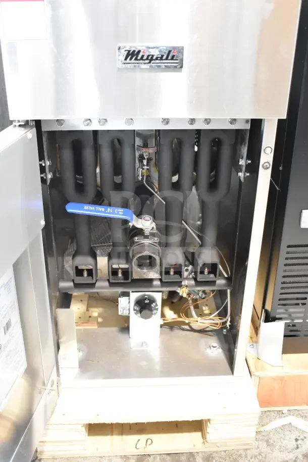 Brand new Migali C-F50-LP commercial propane fryer, 120,000 BTU, with scratch and dent. Serial C-F50-LPUSB2CPBU001.