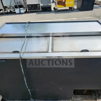 True TD-50-18 Commercial Beverage Cooler| The interior shows visible signs of wear, including rust and discoloration (see photos for details) Unknown condition.