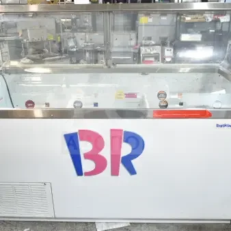 Commercial Ice Cream Dipping Cabinet. 115 Volts, 1 Phase.
