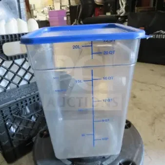 One 20 Quart Food Storage Container With Lid.