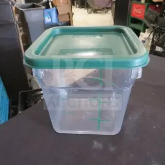 (x3) 4 Quart Food Storage Container With Lid. 3XBID