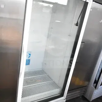 2021 True TSCI-600R-G-PH Commercial Single Door Reach In Cooler Merchandiser. 115 Volts, 1 Phase.